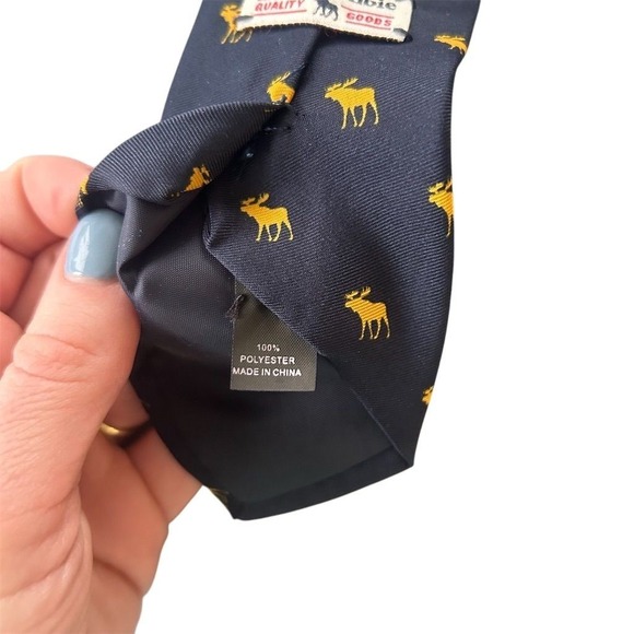 Abercrombie Men's Dark Navy Tie with Deer Pattern - Picture 4 of 5